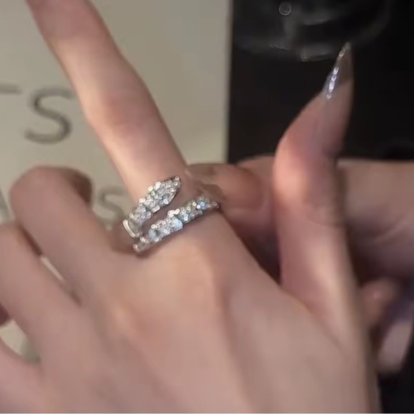 Serpenti Silver Snake Crystal Bracelet - Picture 4 of 13